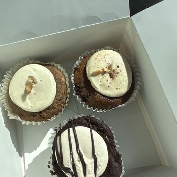 Unrefined Bakery signature dishes Iced Confetti Cookie
Cookie Sammies
Whoopie Pies